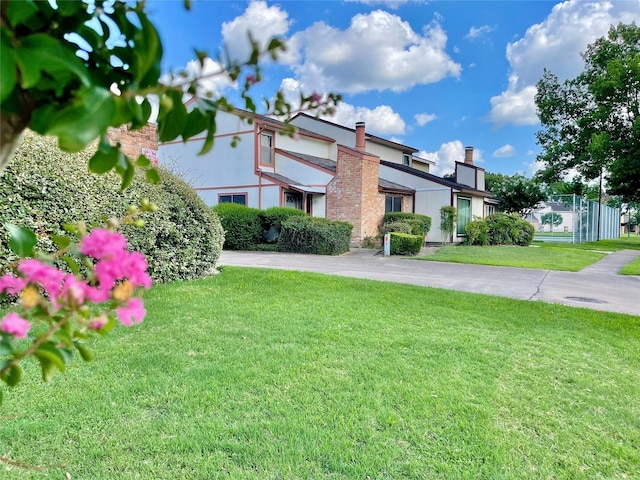 7840 Bateman Ln, Houston, TX 77088 - view of grassy yard