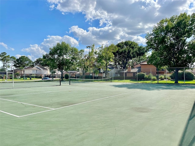 7840 Bateman Ln, Houston, TX 77088 - view of tennis court