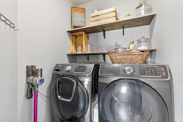 454 Fishhawk Way, Crosby, TX 77532 - laundry room with washing machine and dryer