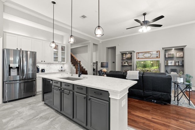 266 Tortoise Creek Pl, The Woodlands, TX 77389 - kitchen with stainless steel appliances, white cabinets, crown molding, ceiling fan, and backsplash