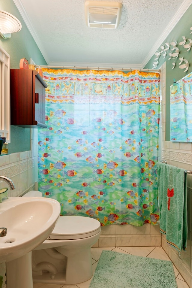 5022 Briarbend Dr, Houston, TX 77035 - full bathroom featuring crown molding, tile patterned floors, a textured ceiling, curtained shower, and tile walls