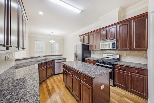 1316 Birdsall St, Houston, TX 77007 - kitchen featuring stainless steel appliances, light wood-type flooring, a chandelier, decorative backsplash, and ornamental molding