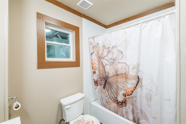 7528 Gainesville St, Houston, TX 77020 - bathroom featuring toilet and shower / bath combo