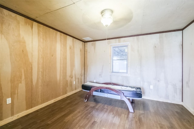 7528 Gainesville St, Houston, TX 77020 - bedroom featuring wood finished floors and baseboards