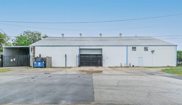 7528 Gainesville St, Houston, TX 77020 - view of pole building