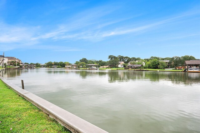 2032 Glencove Dr, Seabrook, TX 77586 - water view