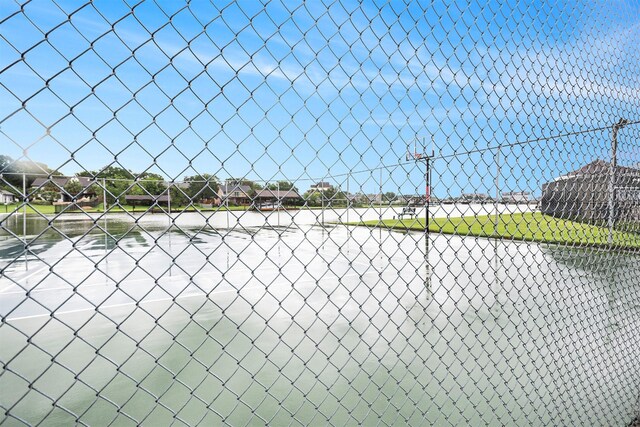2032 Glencove Dr, Seabrook, TX 77586 - view of tennis court