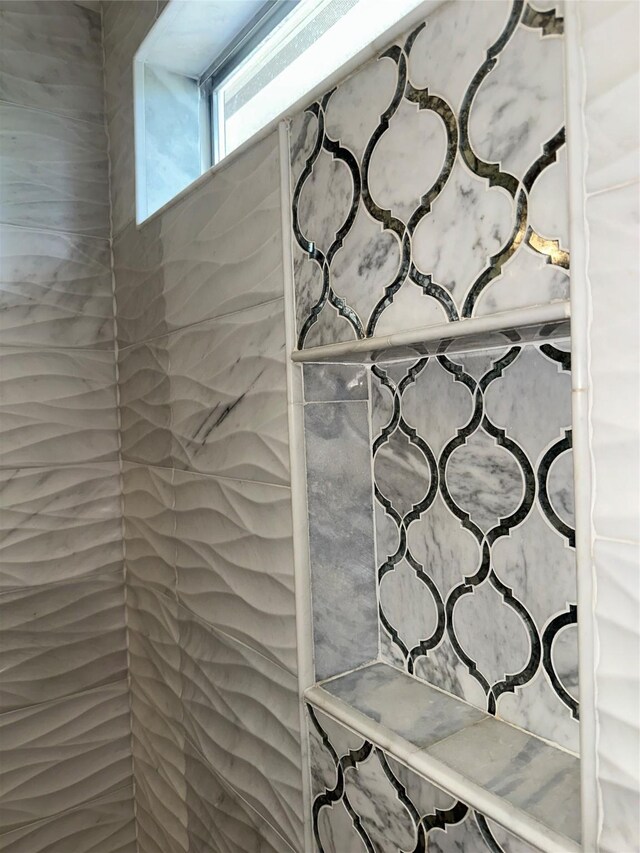 2032 Glencove Dr, Seabrook, TX 77586 - view of bathroom