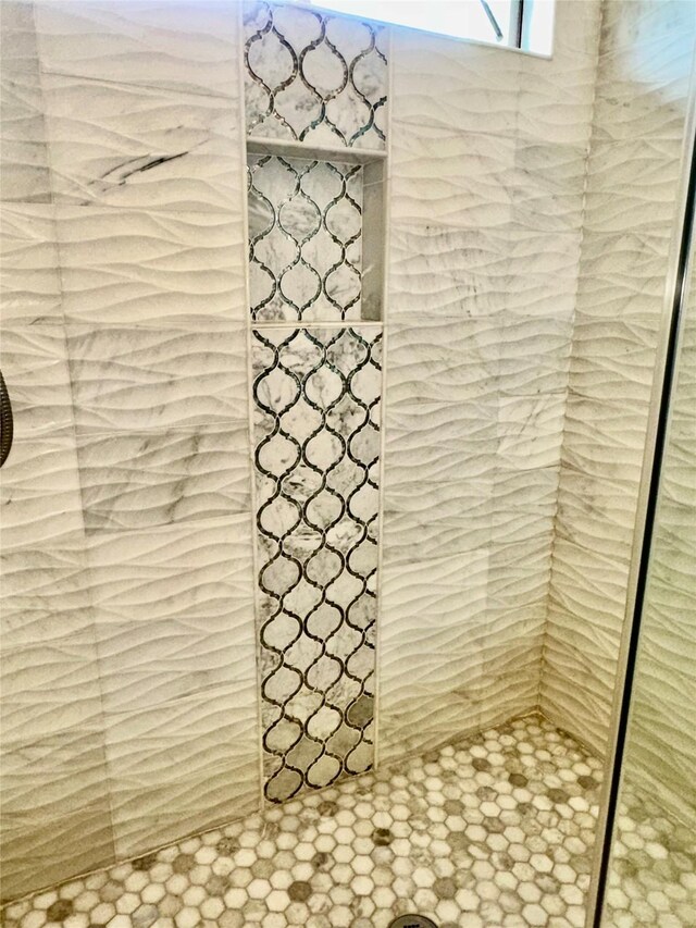 2032 Glencove Dr, Seabrook, TX 77586 - bathroom view of a tile shower
