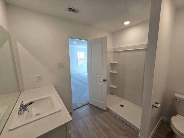 472 Shoreview Dr, Conroe, TX 77303 - full bath with wood finished floors, vanity, a shower, and recessed lighting