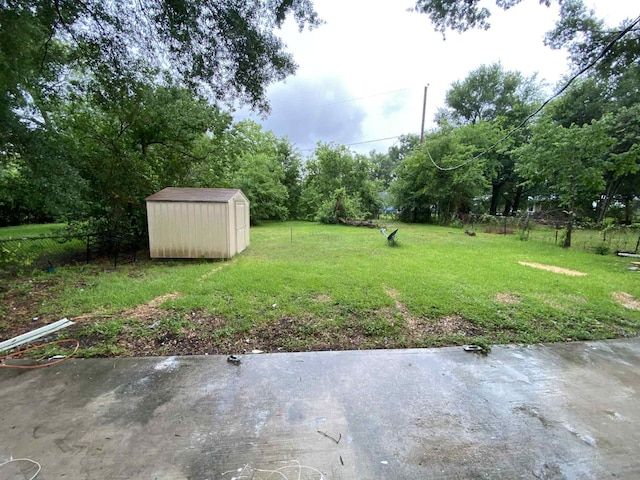 5326 Dewberry St, Houston, TX 77021 - view of yard with a shed and a patio