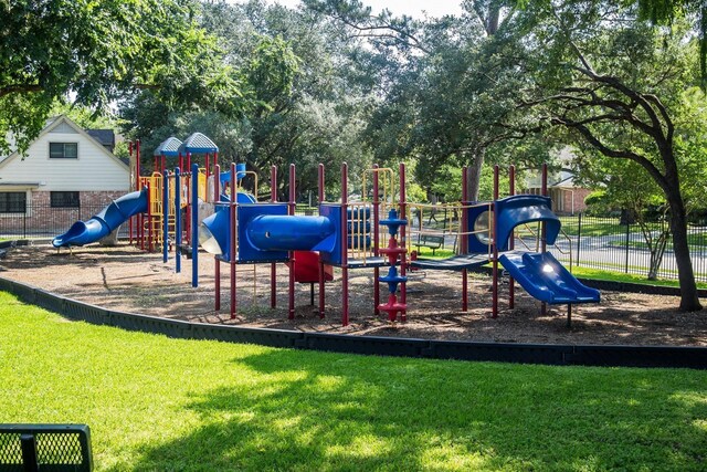 1426 Heathwood Dr, Houston, TX 77077