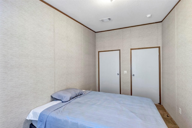 637 Troy St, Anahuac, TX 77514 - bedroom with crown molding