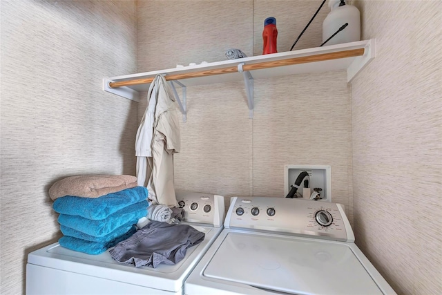637 Troy St, Anahuac, TX 77514 - laundry room with washer and dryer