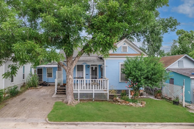 523 N Jenkins St, Houston, TX 77003 - view of front of property featuring a porch and a front yard