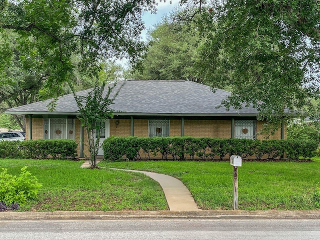 1092 S Holland St, Bellville, TX 77418 - single story home featuring brick siding, a front lawn, and roof with shingles