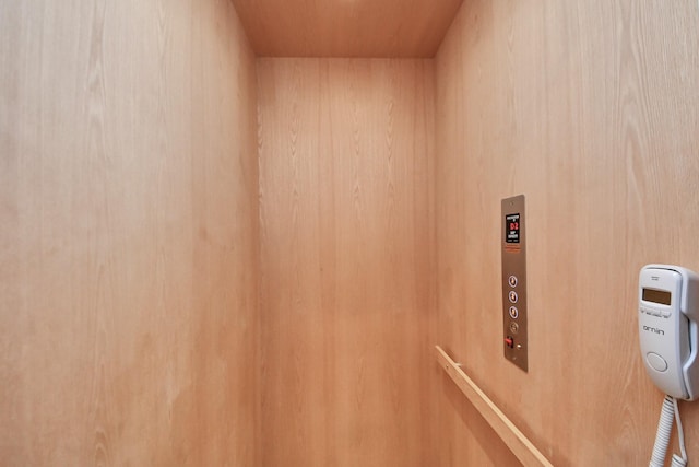 861 Dunleigh Meadows Ln, Houston, TX 77055 - elevator