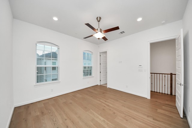 861 Dunleigh Meadows Ln, Houston, TX 77055 - unfurnished room featuring light wood-style flooring, a ceiling fan, recessed lighting, and a smoke detector