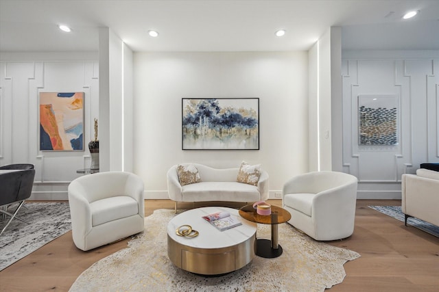 507 W Bell, Houston, TX 77019 - sitting room featuring wood finished floors and recessed lighting