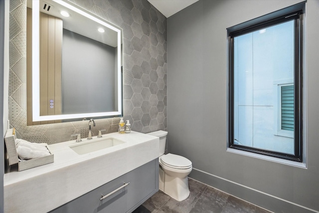 507 W Bell, Houston, TX 77019 - bathroom with toilet and vanity