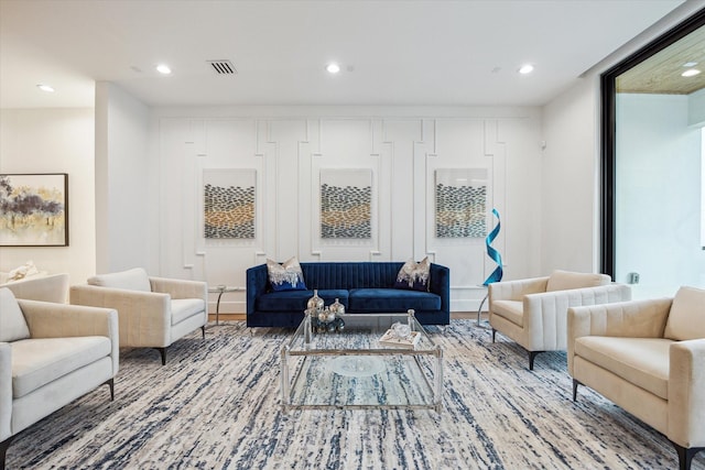 507 W Bell, Houston, TX 77019 - living area featuring recessed lighting