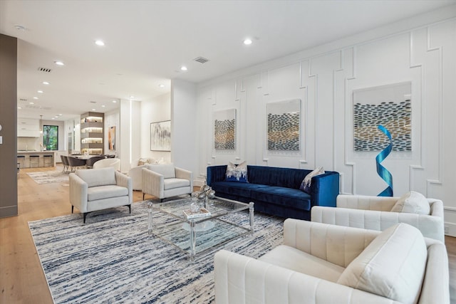 507 W Bell, Houston, TX 77019 - living area featuring light wood-style floors and recessed lighting