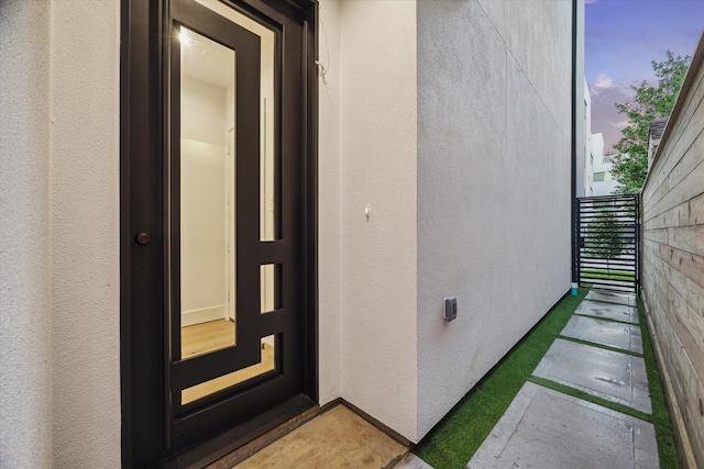 507 W Bell, Houston, TX 77019 - property entrance with stucco siding
