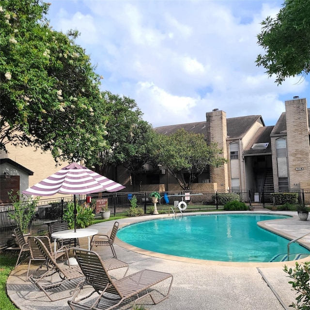 2021 Spenwick Dr Unit 513, Houston, TX 77055 - community pool featuring a patio