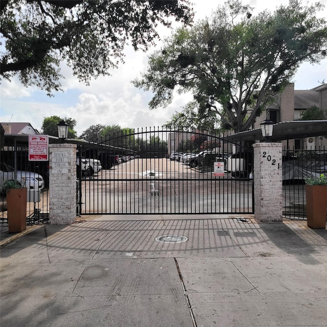 2021 Spenwick Dr Unit 513, Houston, TX 77055 - view of gate