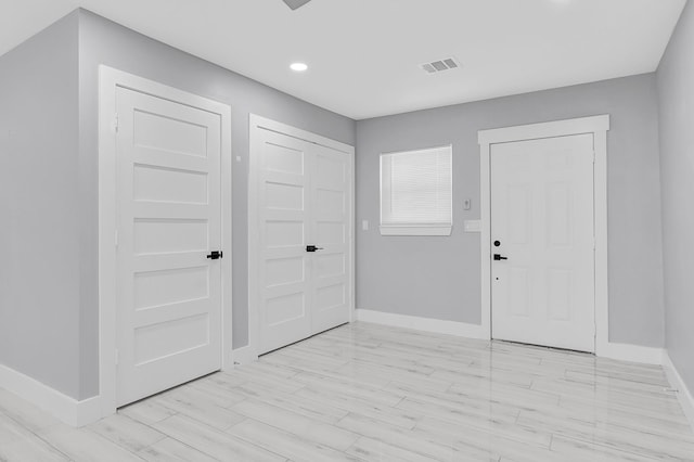 4927 Kelso St, Houston, TX 77021 - entrance foyer with baseboards and recessed lighting