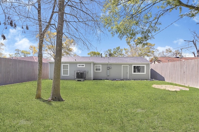 4927 Kelso St, Houston, TX 77021 - rear view of house featuring a fenced backyard