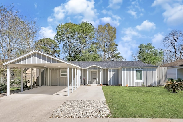 4927 Kelso St, Houston, TX 77021 - view of front facade featuring driveway, a front lawn, roof with shingles, and board and batten siding