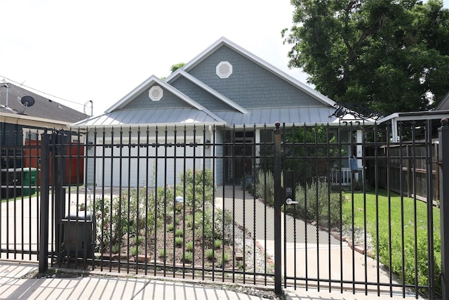 212 Greenwood St, Houston, TX 77011 - view of gate