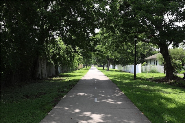 212 Greenwood St, Houston, TX 77011 - view of home's community
