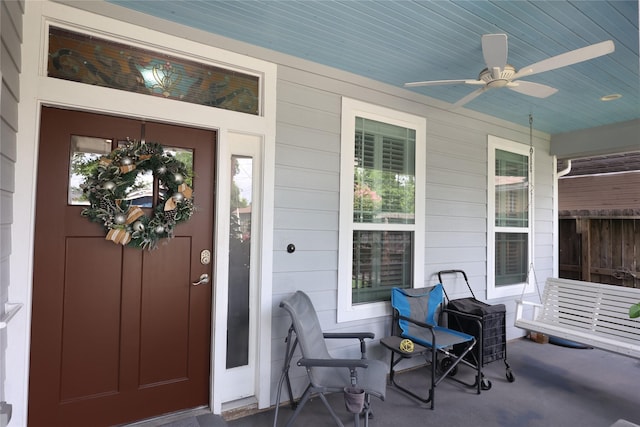 212 Greenwood St, Houston, TX 77011 - entrance to property featuring a porch and ceiling fan