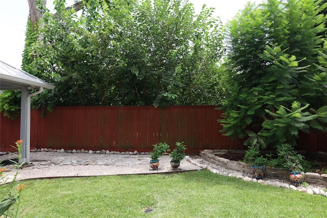 212 Greenwood St, Houston, TX 77011 - view of yard