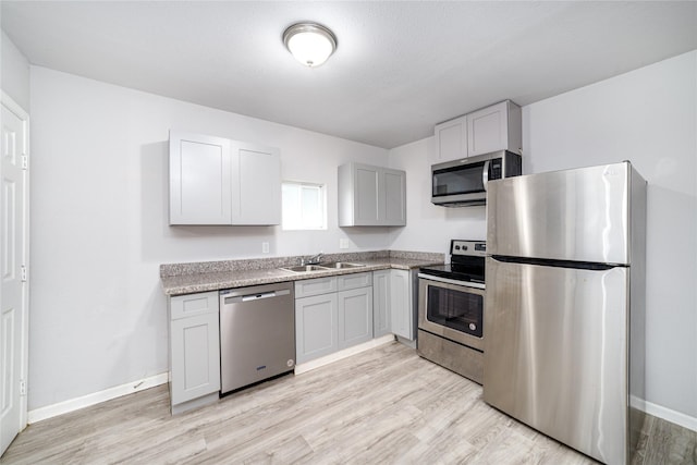 1309 Jefferson St, Baytown, TX 77520 - kitchen featuring stainless steel appliances, light wood finished floors, and light countertops
