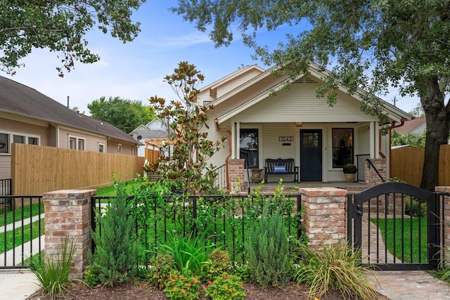 1543 Columbia St, Houston, TX 77008 - view of front of house featuring covered porch, a fenced front yard, and a gate