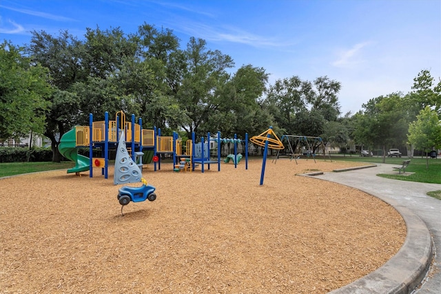 1543 Columbia St, Houston, TX 77008 - view of communal playground
