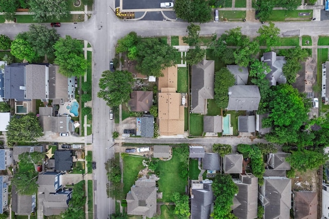 1543 Columbia St, Houston, TX 77008 - aerial view of property and surrounding area with nearby suburban area