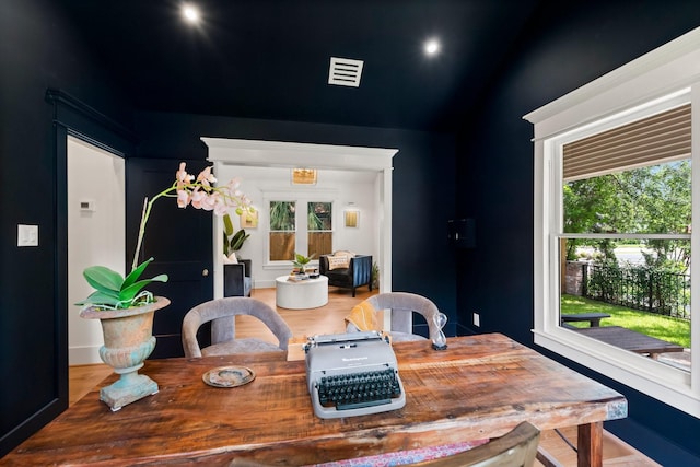 1543 Columbia St, Houston, TX 77008 - dining room with baseboards