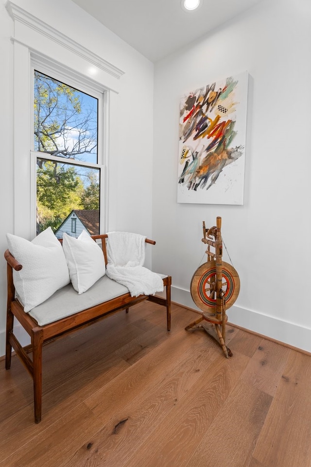1543 Columbia St, Houston, TX 77008 - living area featuring wood finished floors and recessed lighting