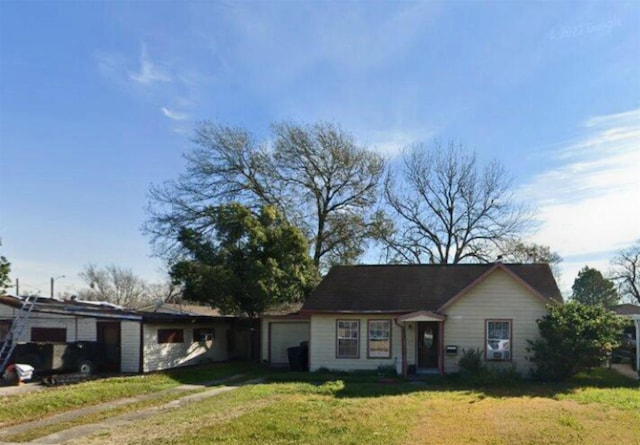 2907 Park Oaks Dr, Houston, TX 77017 - view of front of house featuring an attached garage, a front yard, and driveway