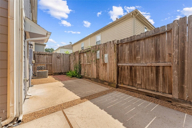 2623 Woodridge Cove Dr, Houston, TX 77087 - view of patio / terrace
