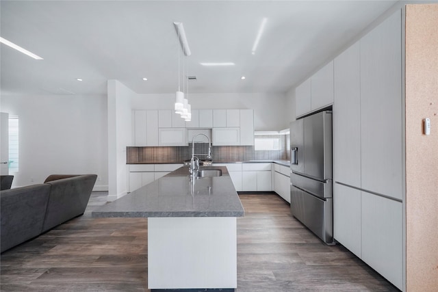 5509 Paraiso Pl, Houston, TX 77091 - kitchen featuring stainless steel refrigerator with ice dispenser, modern cabinets, white cabinets, tasteful backsplash, and recessed lighting