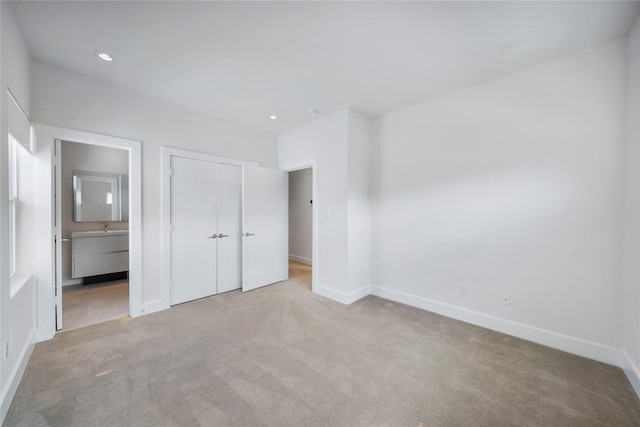 5509 Paraiso Pl, Houston, TX 77091 - unfurnished bedroom featuring carpet floors, ensuite bath, a closet, and recessed lighting