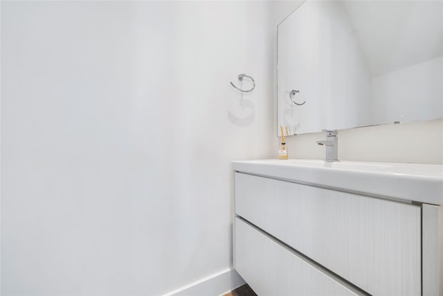 5509 Paraiso Pl, Houston, TX 77091 - bathroom featuring vanity