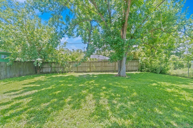 4517 W 43rd St, Houston, TX 77092 - view of fenced backyard