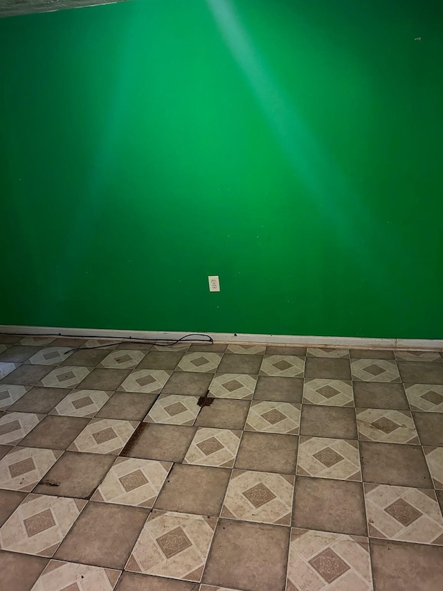 7214 Schuller Rds, Houston, TX 77093 - unfurnished room with baseboards