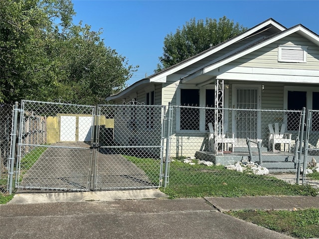 4803 Farmer St, Houston, TX 77020 - view of front of property featuring a gate and covered porch
